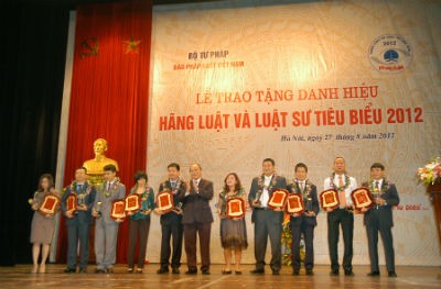 Outstanding legal firms and lawyers honored  - ảnh 1